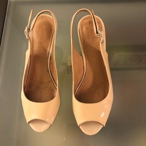 Clarks nude patent heels